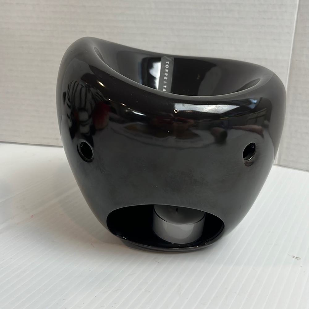 Torre & Tagus warmer voitive decor minimalist